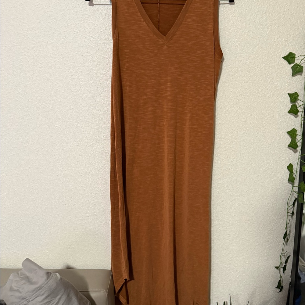 Mod Ref Sleeveless V-Neck Maxi Dress in Tan